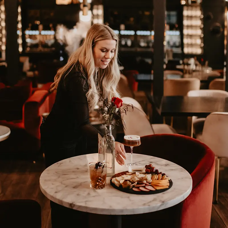 Stock sister serving table